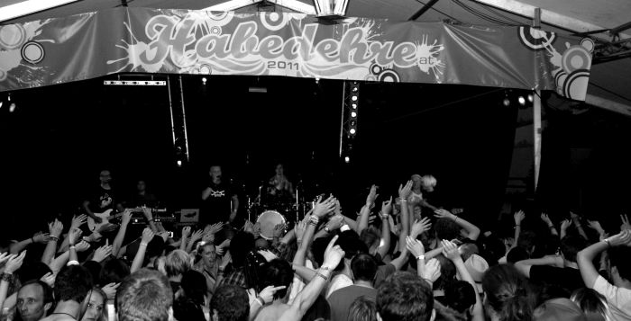 Mono Nikitaman - Habedehre Festival - © Dominik Riedel Fotorafie